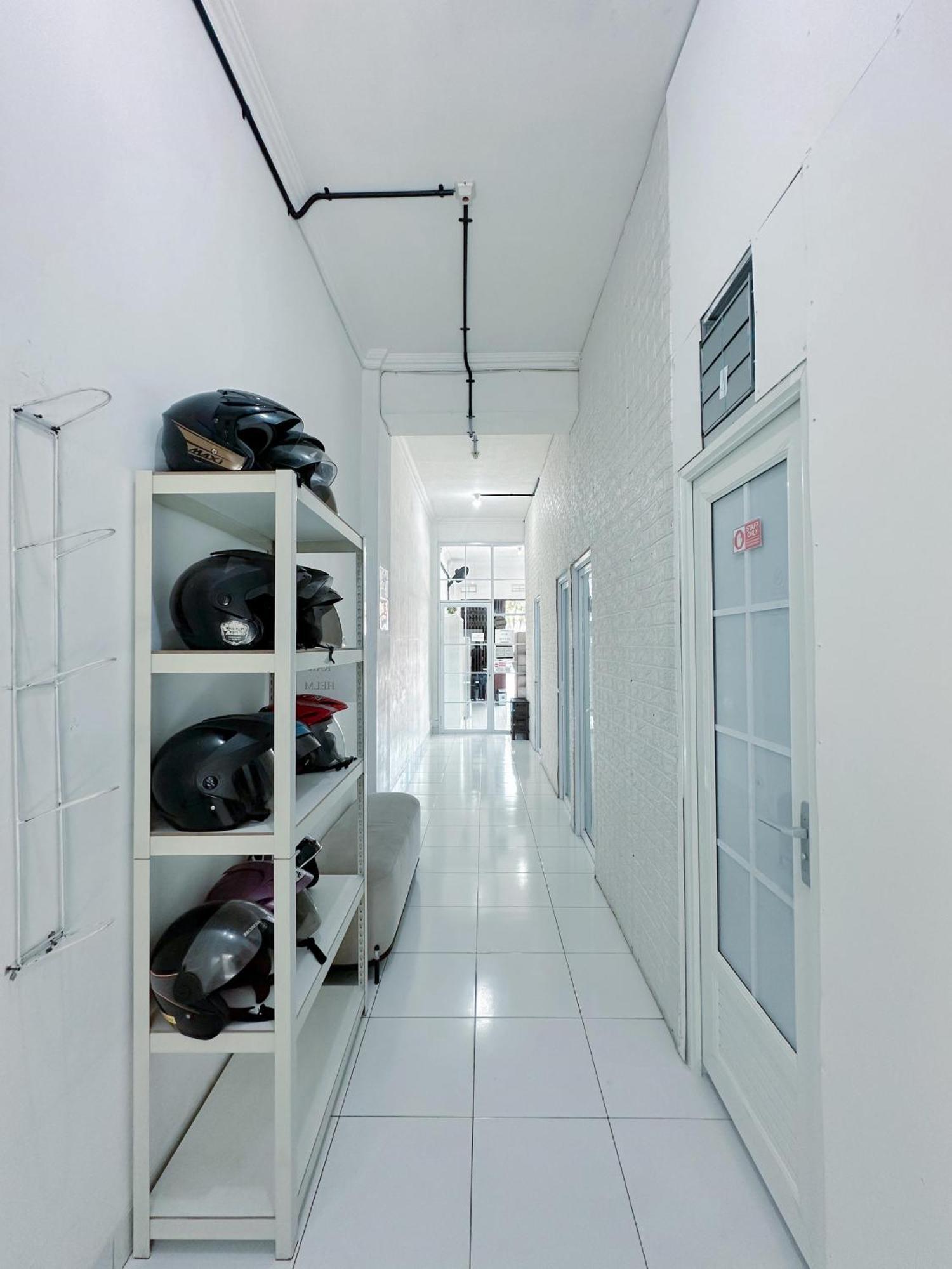 Stay Hub Yogyakarta Exterior photo
